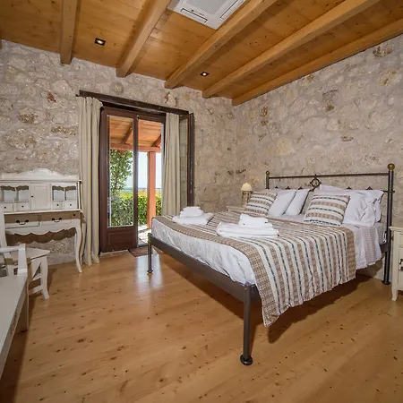 Villa Traditional Fioretta Mármaron