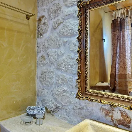 Traditional Fioretta Villa
